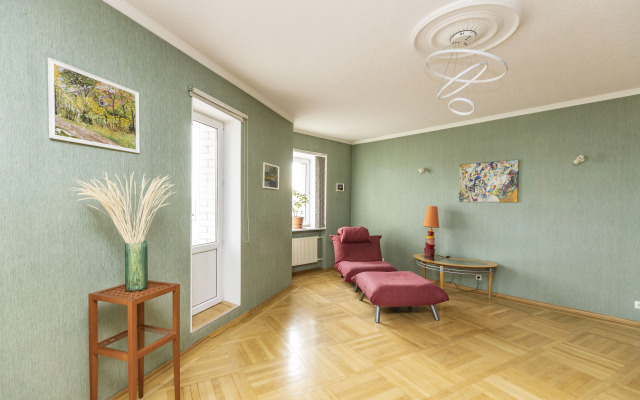 Prostornaya S Dvumya Spalnyami Flat