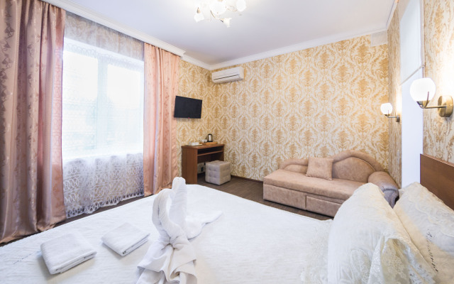Tikh Hotel Guest House