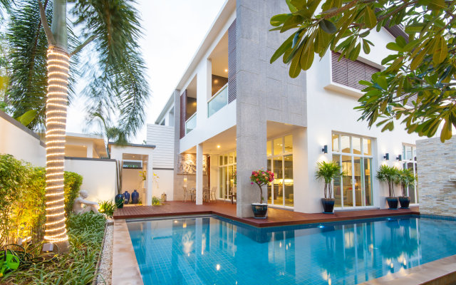 Luxurious Private pool villa near beach Villa