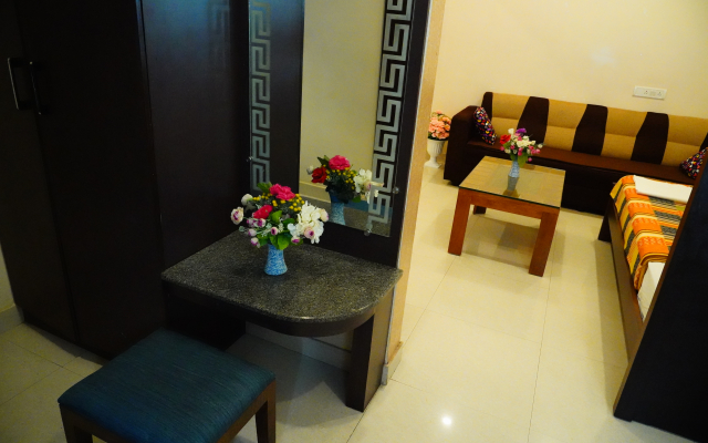 Vjr Mahal and Vinayagam Residency Hotel