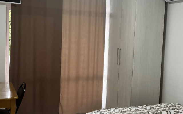 Dvukhmestny Uluchshenny S Balkonom I Vannoy Komnatoy Apartment
