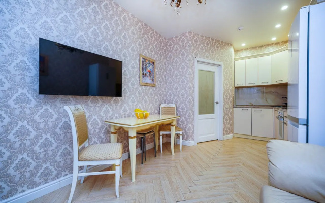 8 Krymskiy Mamayka Apartment