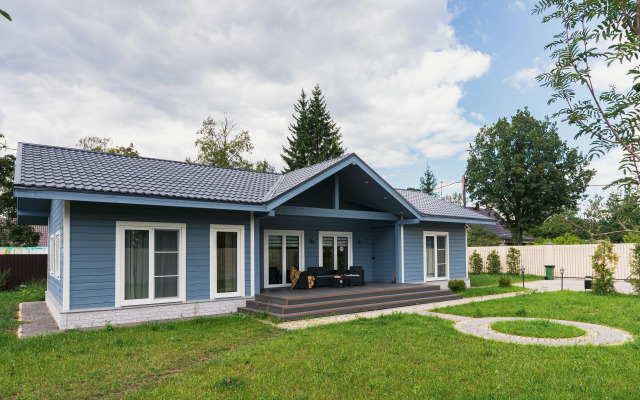 Частный дом Коттедж у озера на Речной