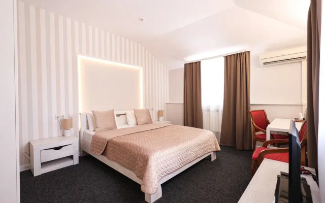 Hotel Monarkh