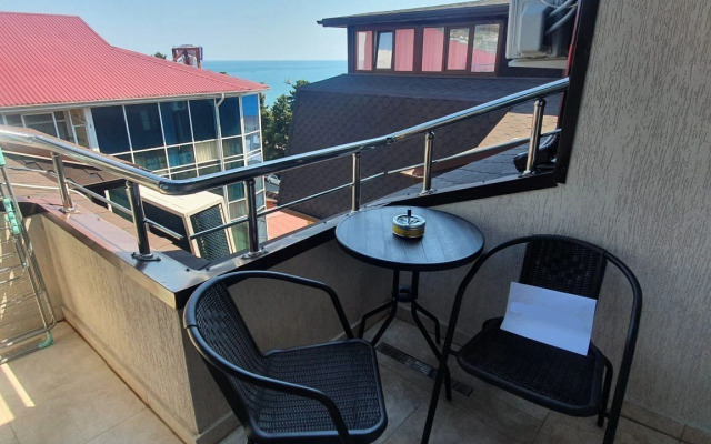 Квартира однокoмнaтная 37 м² пeрвaя линия у мopя