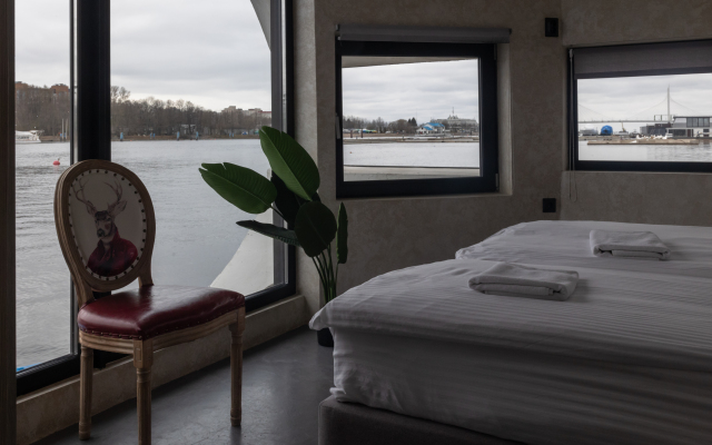 Коттедж Дом на воде Whitemare на Южной дороге