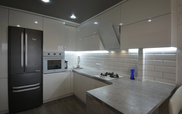 Квартира трёхкомнатная с двумя уборными лифтом и балконом