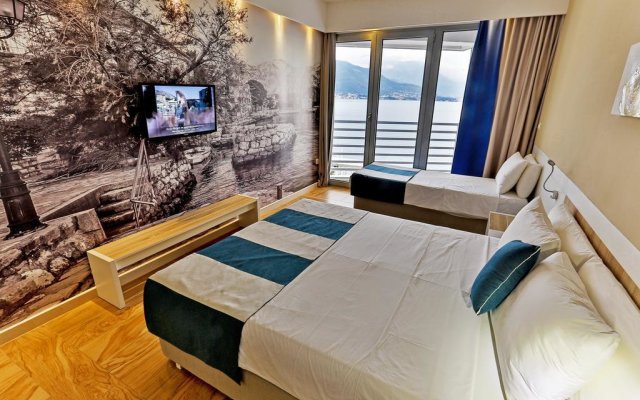 Carine Hotel Delfin
