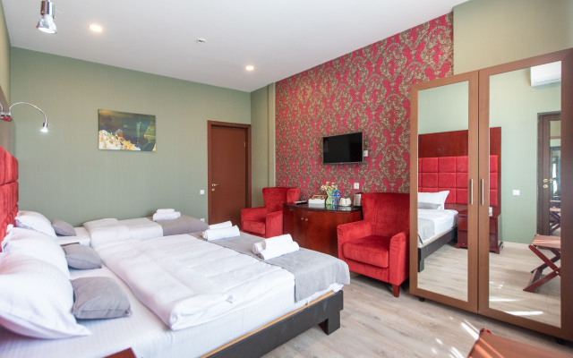 Kraveli Hotel