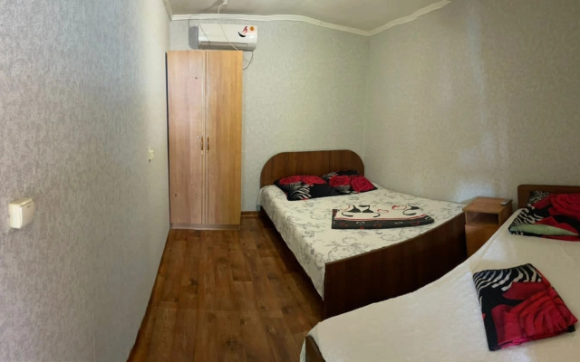 V Gostyakh U Artema I Vato Guest House