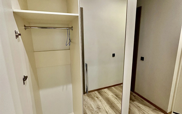 Dizaynerskiy 2-kh komnatny lyuks Flat