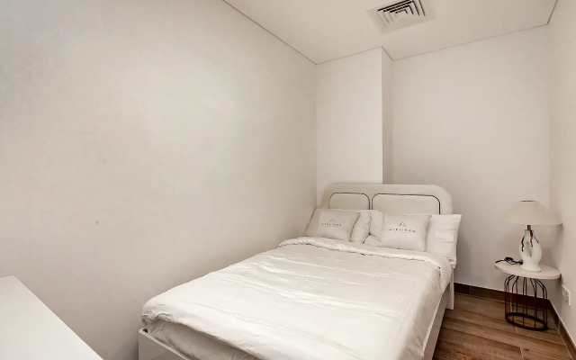 Oakley Square 1Br with Maid's Room Apartment