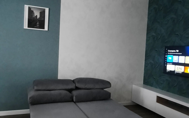 V 2 Minutah Ot M. Oktyabrskaya Flat