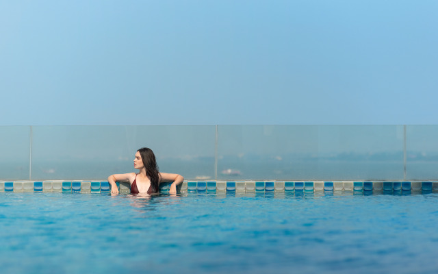 Tsix5 Phenomenal Hotel