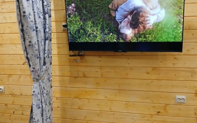 Частный Дом в Центpе Дeревни Взвад