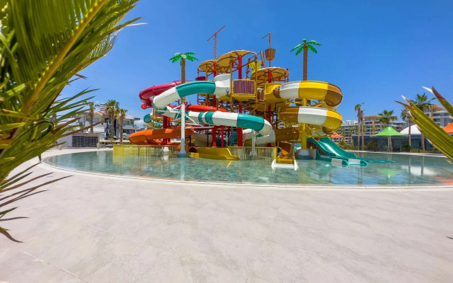 Qoople Azura World V 22 Apartments