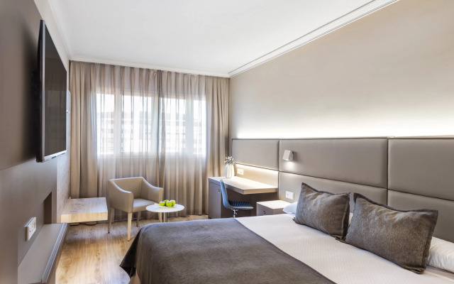 Salles Pere IV Hotel