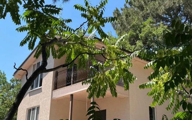 Частный дом Уютный на скале