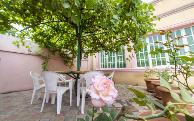 s 5 spal'nyami Guest House