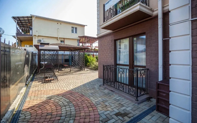 More Rooms na Marsovom Apartment