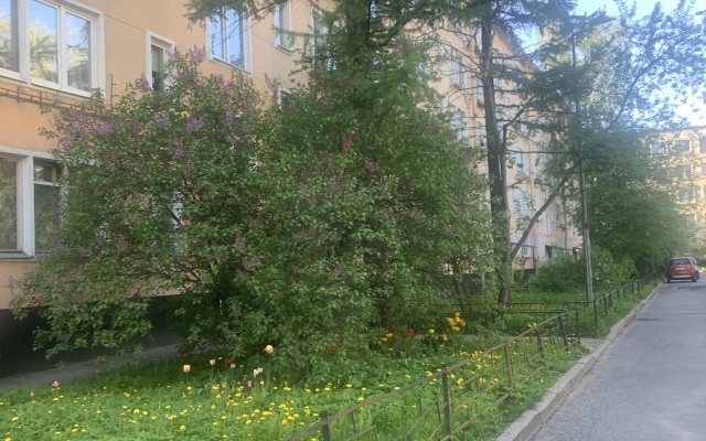 U Metro Leninskij Apartments