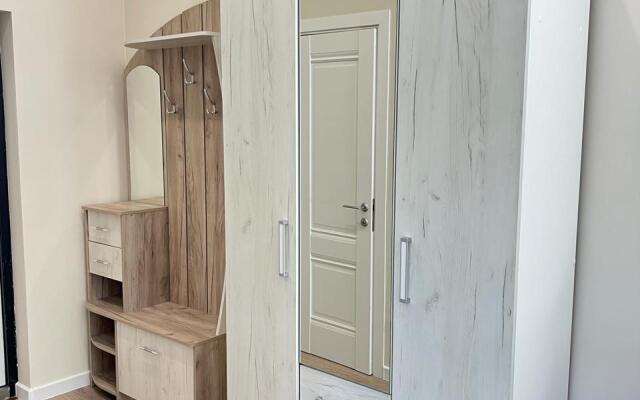 4Kh Mestnaya Studiya s Basseynom Apartments