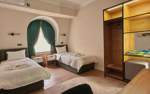 Hotel Status Inn