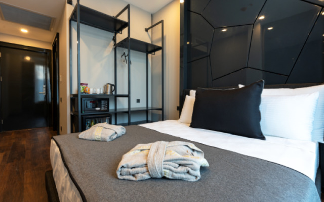 Lucky Monkey Hotel