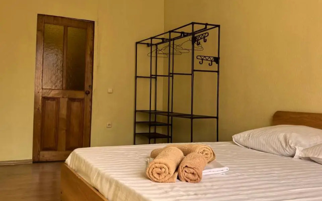 Flat Trekhkomnatnaya Kvartira U Morya