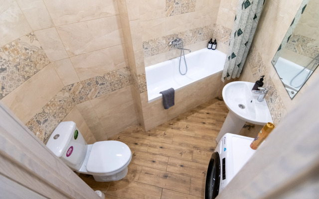 V tsentralnom rayone na troikh Apartments