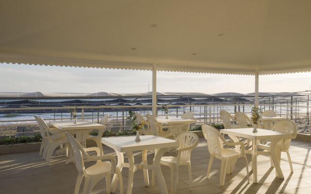 Opia Hotel