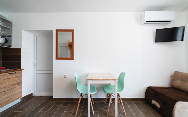 Yuzhny Guest House