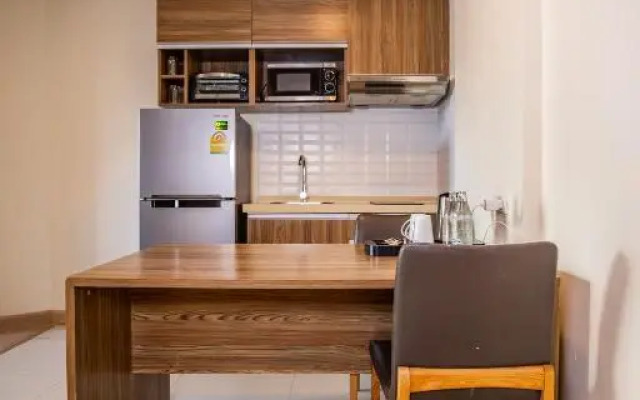 Отель Ramada by Wyndham Bangkok Ten Ekamai Residences