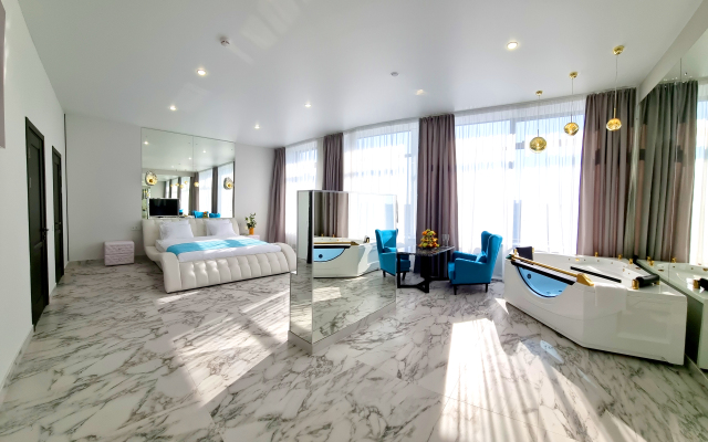 Kristall Hotel