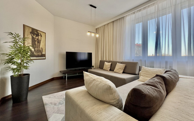 4-room Vip on 30 Independence Avenue Center Apartments