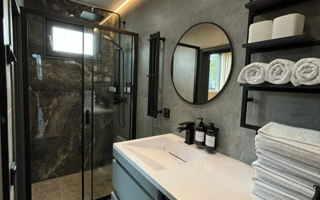 Частный дом Большой у реки с камином и сауной