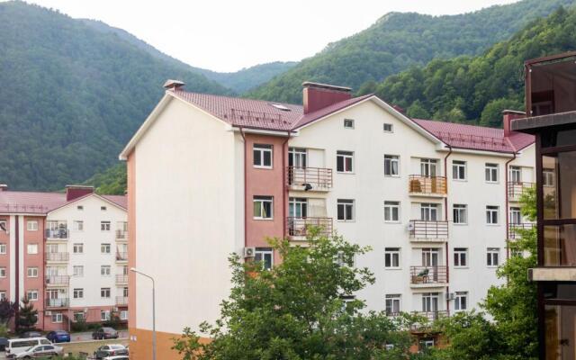 S 2 Spalnyami Ryadom s Podyemnikom Flat