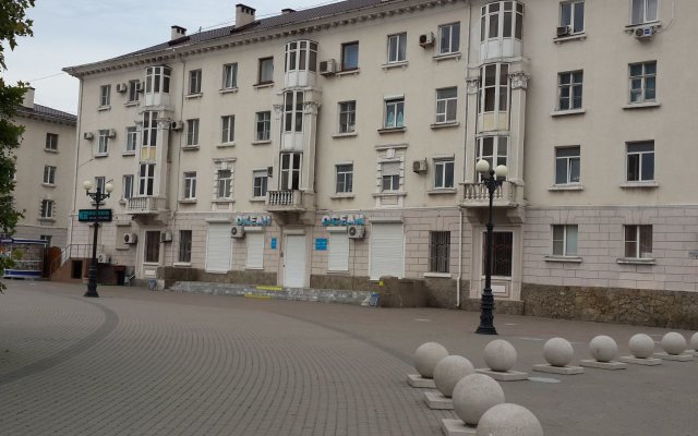 Naberezhnaya 1 Apartments