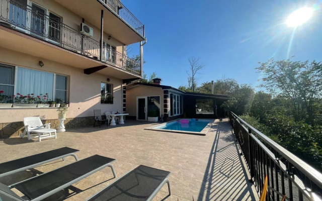 V Sochi Dacha Guest house