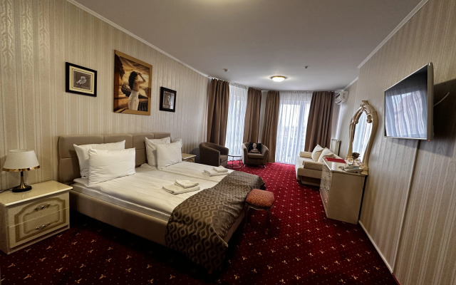 Renessans Hotel