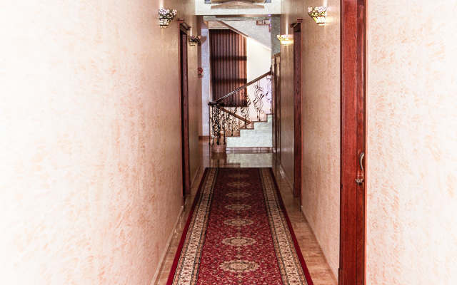 Iberia Palace Hotel & Restaurant