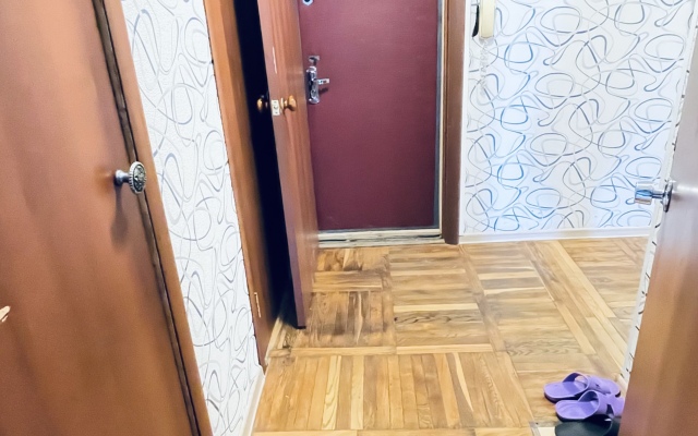Tryohkomnatnye na Proletarskom Prospekte 17 Apartments