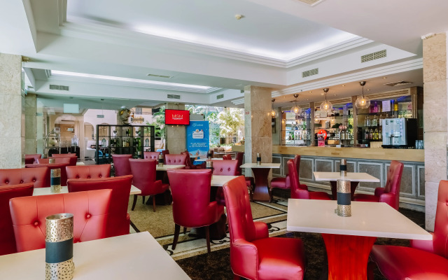 Grand Muthu Forte da Oura Hotel