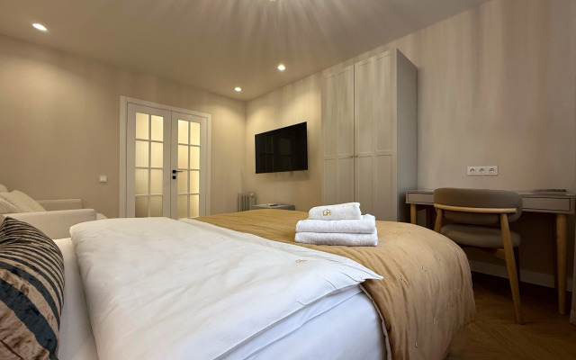 Апартаменты 2-комнатные HomeApart Сурганова, 80