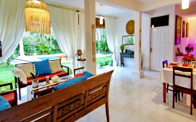 White 3BR in Seminyak Villa
