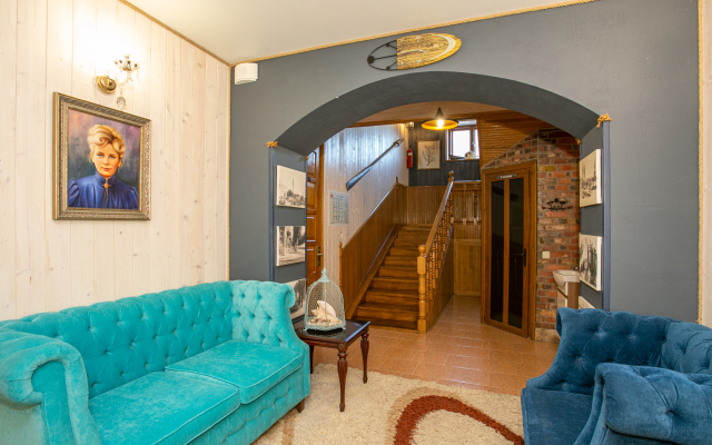 Grey-S Guest House