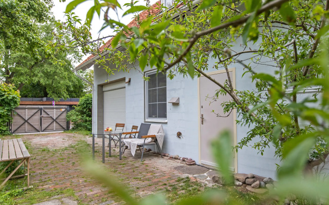 Na Sibiryakova 10 Private House