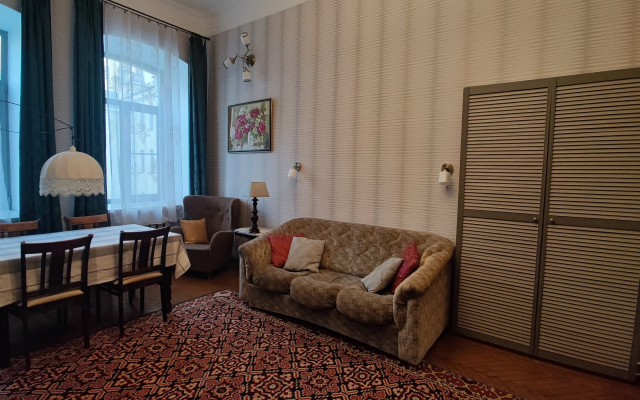 Prostornaya Uyutnaya v Tsentre Flat