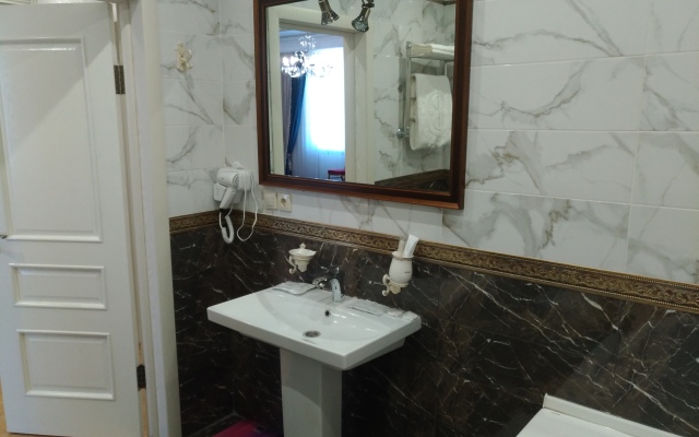 8 Avenyu Hotel