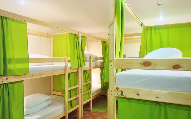 Tuk-Tuk Hostel